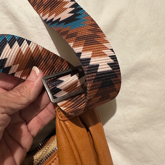 Brown Leather Women's Bag with Patterned Strap - Picture 5 of 7